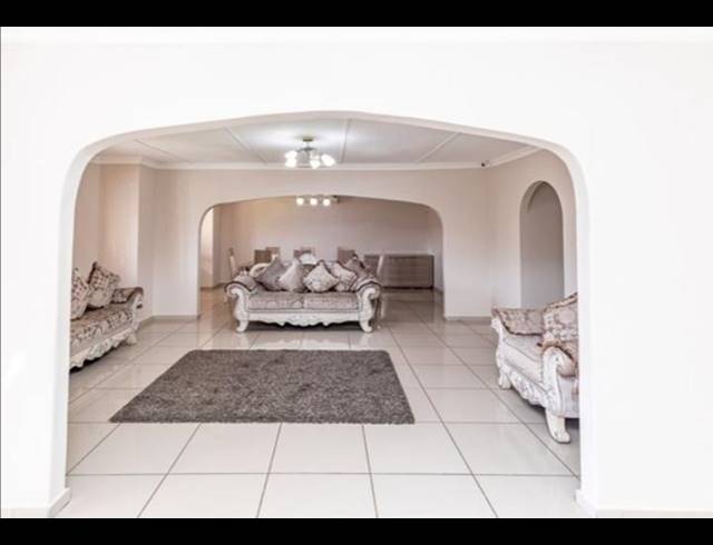 4 BEDROOM HOUSE FOR SALE IN VELD EN VLEI